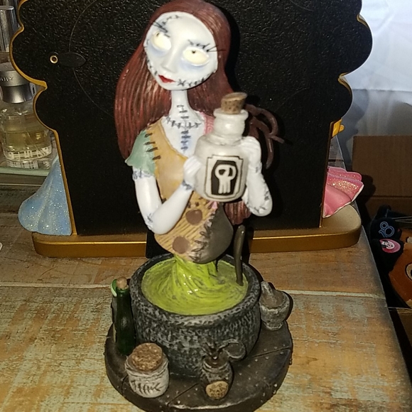 Disneys Sally Nightmare Before Christmas statue - Picture 1 of 4